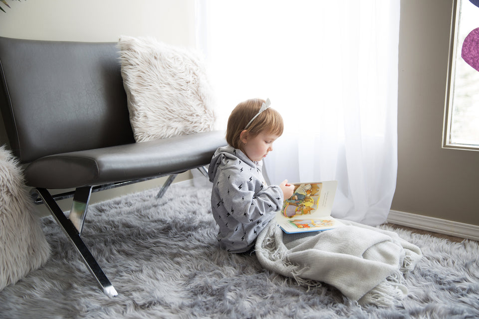 files/little-girl-under-a-blanket-reading.jpg